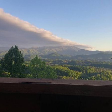Yogi'S Den: Breathtaking Views! 3 Min To Dollywood, On 1 Acre! Βίλα Sevierville Εξωτερικό φωτογραφία