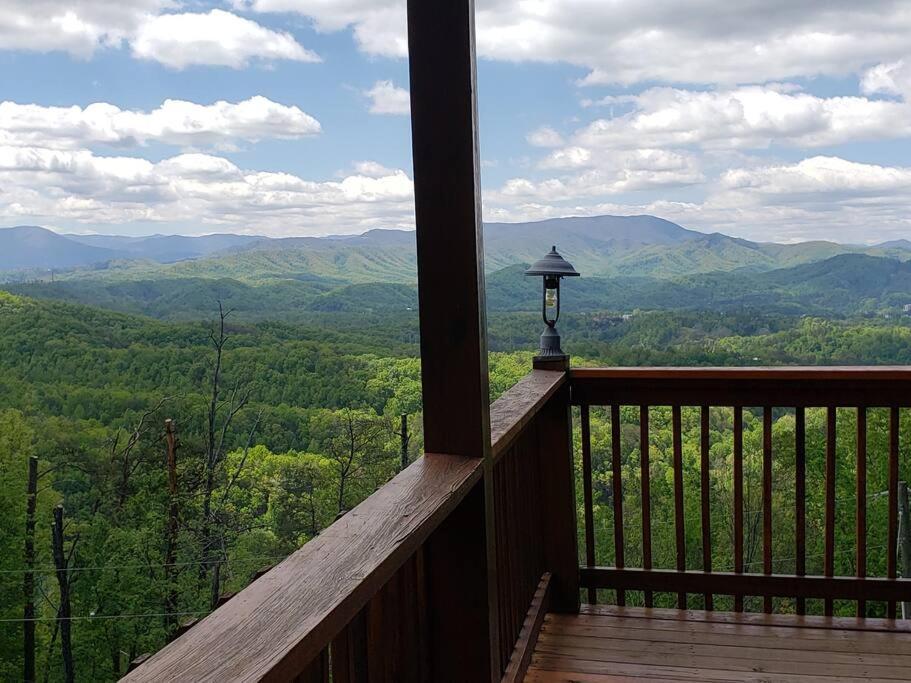 Yogi'S Den: Breathtaking Views! 3 Min To Dollywood, On 1 Acre! Βίλα Sevierville Εξωτερικό φωτογραφία