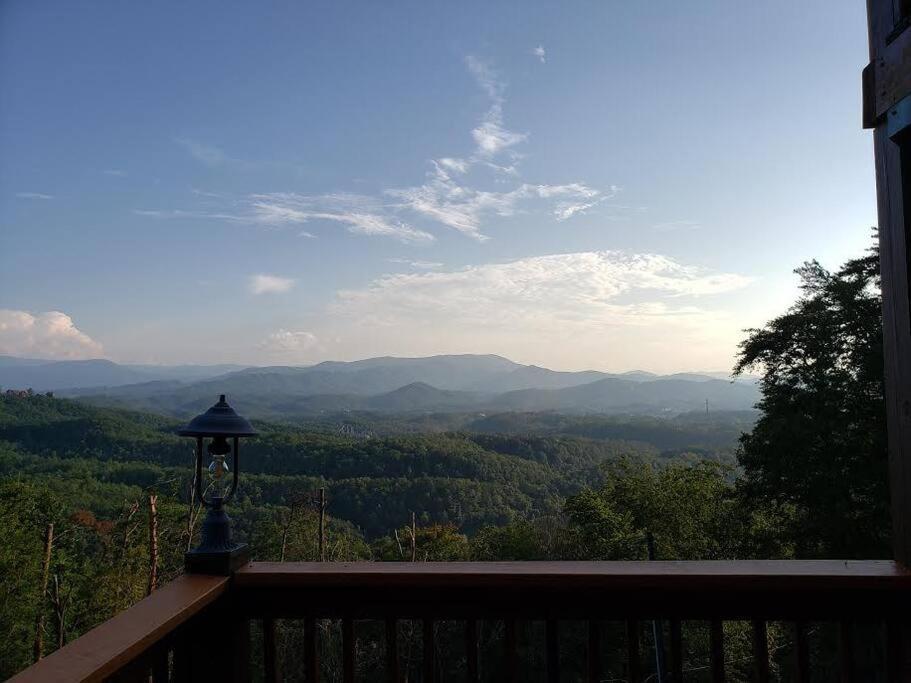 Yogi'S Den: Breathtaking Views! 3 Min To Dollywood, On 1 Acre! Βίλα Sevierville Εξωτερικό φωτογραφία