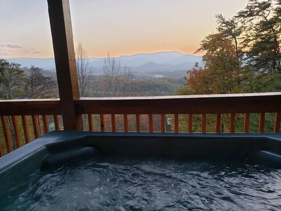 Yogi'S Den: Breathtaking Views! 3 Min To Dollywood, On 1 Acre! Βίλα Sevierville Εξωτερικό φωτογραφία