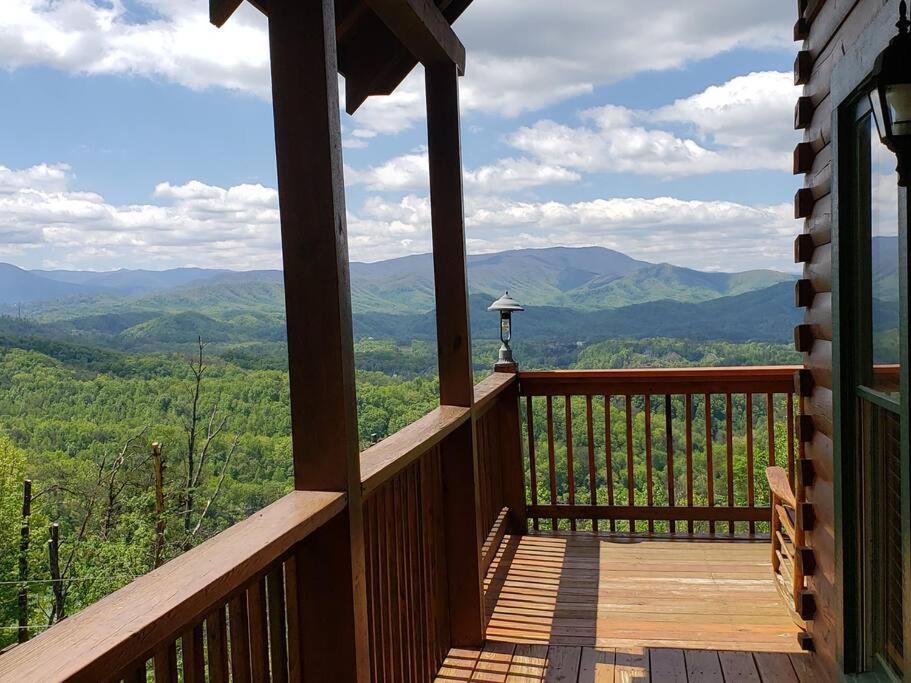 Yogi'S Den: Breathtaking Views! 3 Min To Dollywood, On 1 Acre! Βίλα Sevierville Εξωτερικό φωτογραφία
