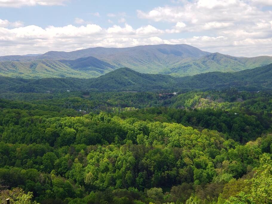 Yogi'S Den: Breathtaking Views! 3 Min To Dollywood, On 1 Acre! Βίλα Sevierville Εξωτερικό φωτογραφία