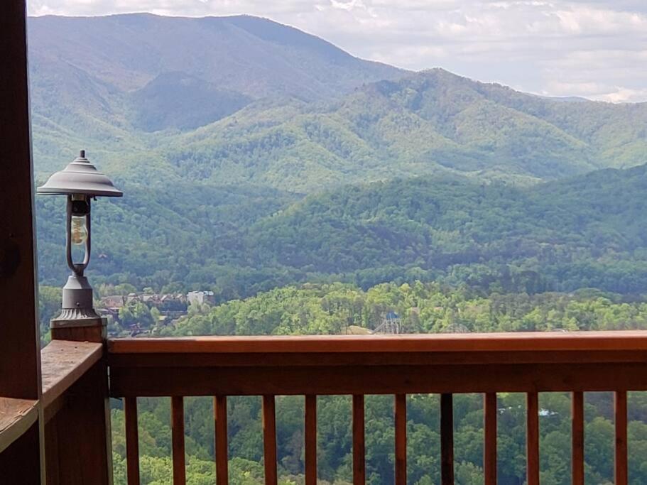 Yogi'S Den: Breathtaking Views! 3 Min To Dollywood, On 1 Acre! Βίλα Sevierville Εξωτερικό φωτογραφία