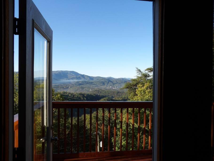 Yogi'S Den: Breathtaking Views! 3 Min To Dollywood, On 1 Acre! Βίλα Sevierville Εξωτερικό φωτογραφία