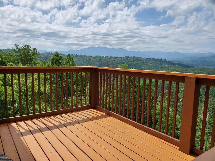 Yogi'S Den: Breathtaking Views! 3 Min To Dollywood, On 1 Acre! Βίλα Sevierville Εξωτερικό φωτογραφία